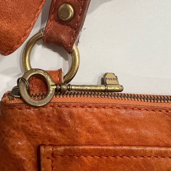 Leather Fossil crossbody purse - Picture 7 of 14